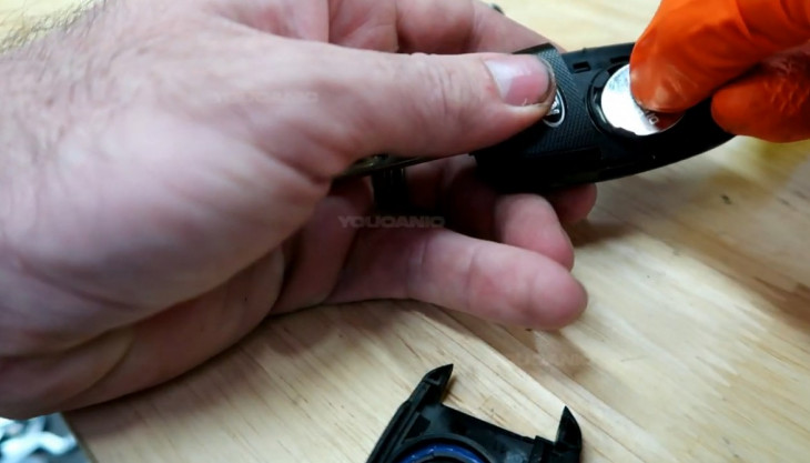 Replacing the Key Fob Battery of the 2016-2020 Kia Optima.