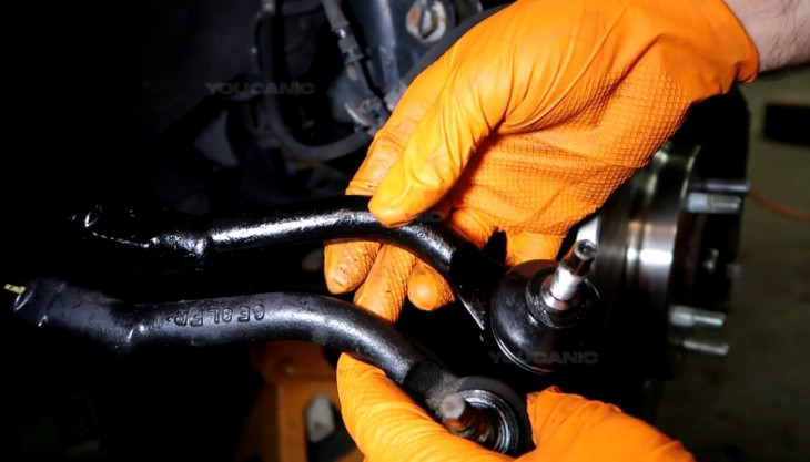Replacing the tie rod on a 2016-2020 Kia Optima.