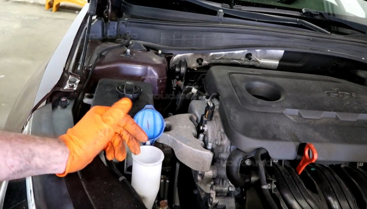 how to add washer fluid on the 2016-2020 Kia Optima.
