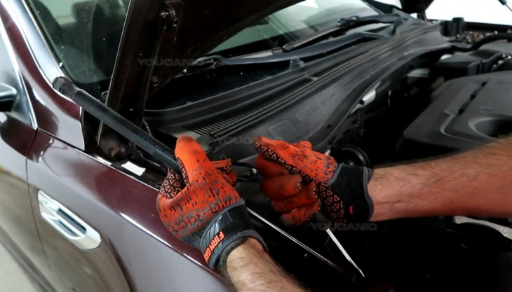 Removing the hood strut of the 2016-2020 Kia Optima.