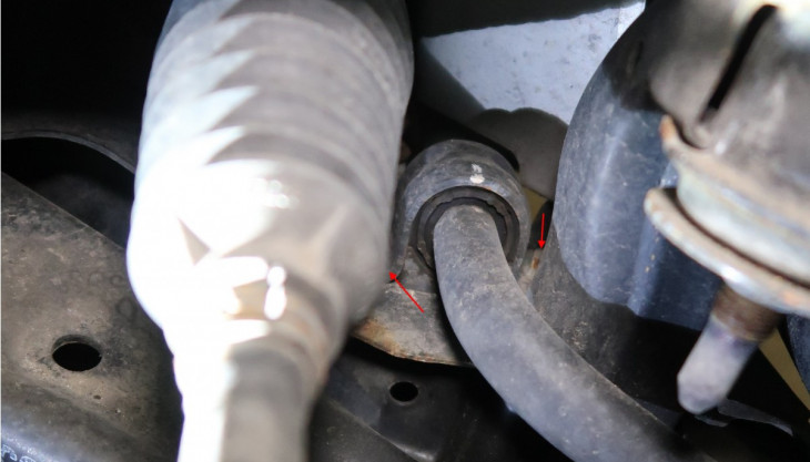 Replacing the sway bar bushing on a 2016-2020 Kia Optima.