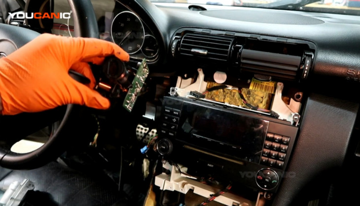 Fixing the EIS (Electronic Ignition Switch) of the Mercedes Benz.
