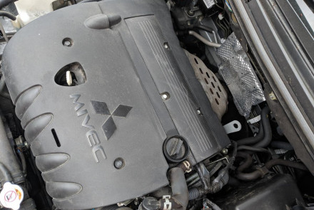 Mitsubishi 2.4L Engine Oil Change DIY