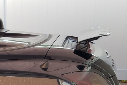 Lubricate Rear Wing Spoiler on Chrysler Crossfire