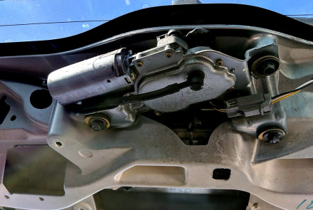 Volvo Replace Rear Windshield Wiper Motor