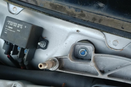Mercedes-Benz Auxiliary Battery Relay Replacement | K57/2