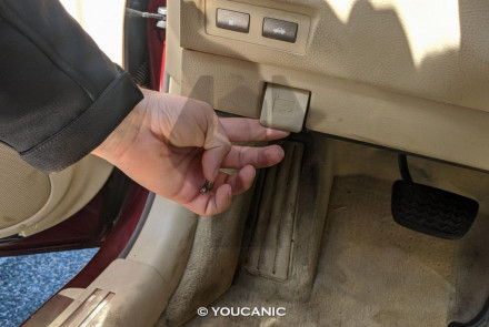 How to Open a Lexus Hood