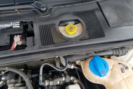 Audi Check Brake Fluid Level & Add Brake Fluid