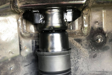 Mercedes-Benz R-Class Rear Strut Replacement
