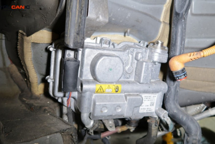 Mercedes-Benz Hybrid DC/DC Converter Replacement
