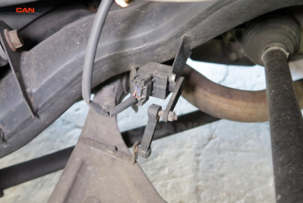 Mercedes-Benz Rear Level Sensor Replacement