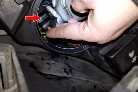 Replace Mercedes-Benz HID Xenon Headlight Bulb