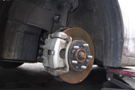 Hyundai Front Brake Pads & Rotor Replacement