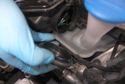 Hyundai Elantra High Beam Light Bulb Replacement Guide