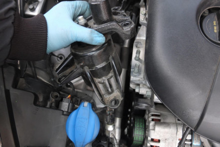 How to Replace Hyundai Engine Mount | (Motor Mount)
