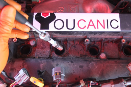 Mazda 4 Cylinder Engine Spark Pug Replacement