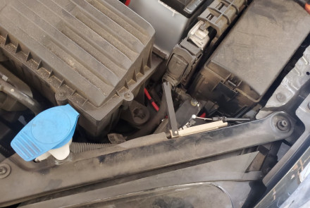 Open Volkswagen Stuck Hood