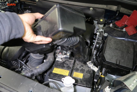 How to Replace Engine Air Filter on a Mitsubishi Outlander
