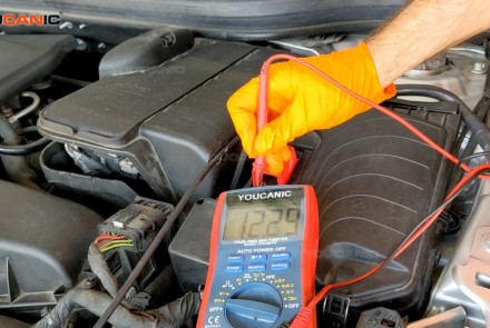 Mercedes-Benz Check / Test Battery Voltage with Multimeter