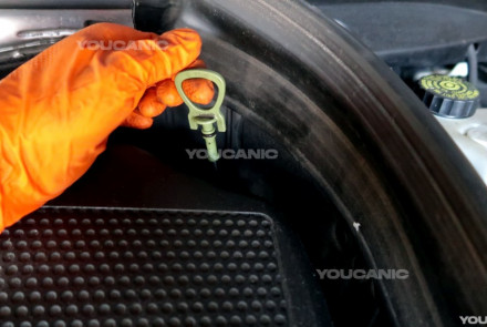 Mercedes-Benz GLK Diesel Check Engine Oil Level