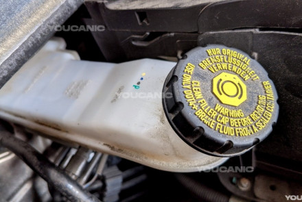 Mercedes-Benz GLA Check Brake Fluid Level