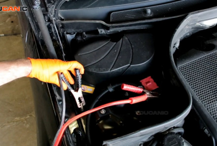 Jump Start Mercedes-Benz GLK with Dead Battery