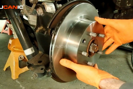 2017+ Nissan Rogue Sport Rear Brake Pad & Rotor DIY