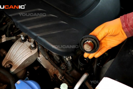 2015–2021 Kia Sedona Check + Add Engine Oil