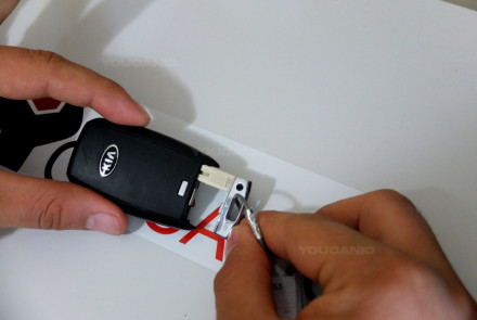 2015–2021 Kia Sedona Unlock Vehicle with Dead Battery
