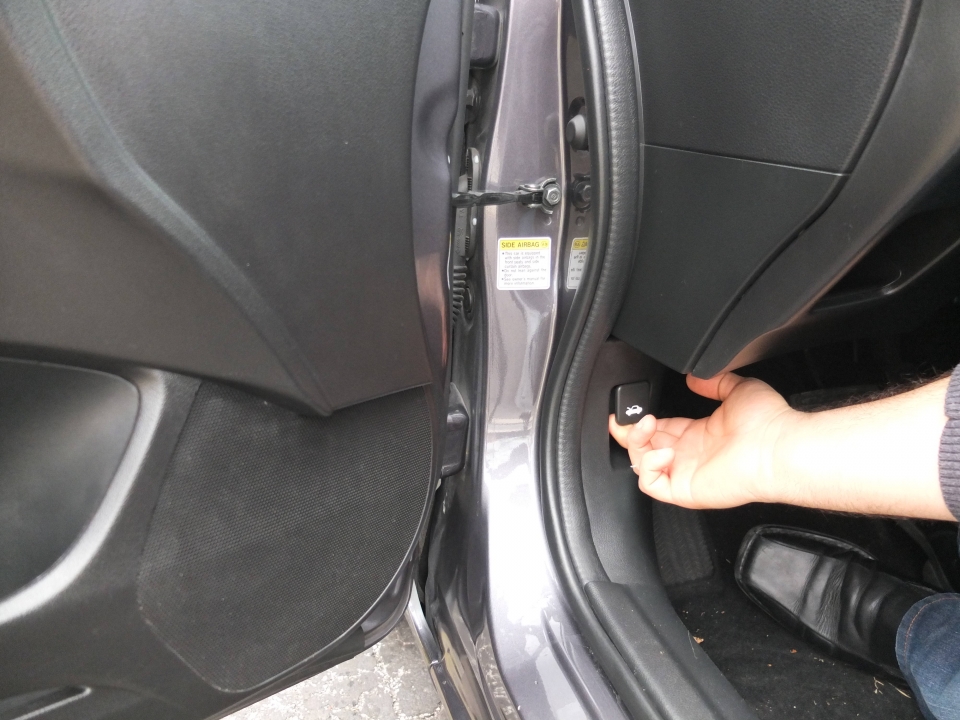 open honda hood to start replacing the battery
