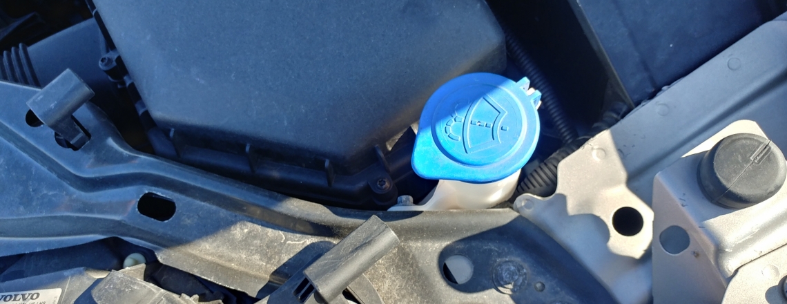 how to add volvo windsheild washer fluid